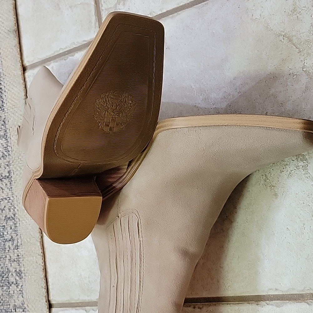 Boots - Picture 2 of 4